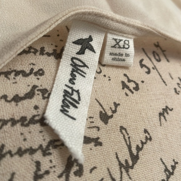 Ivory cold shoulder top - Picture 5 of 5